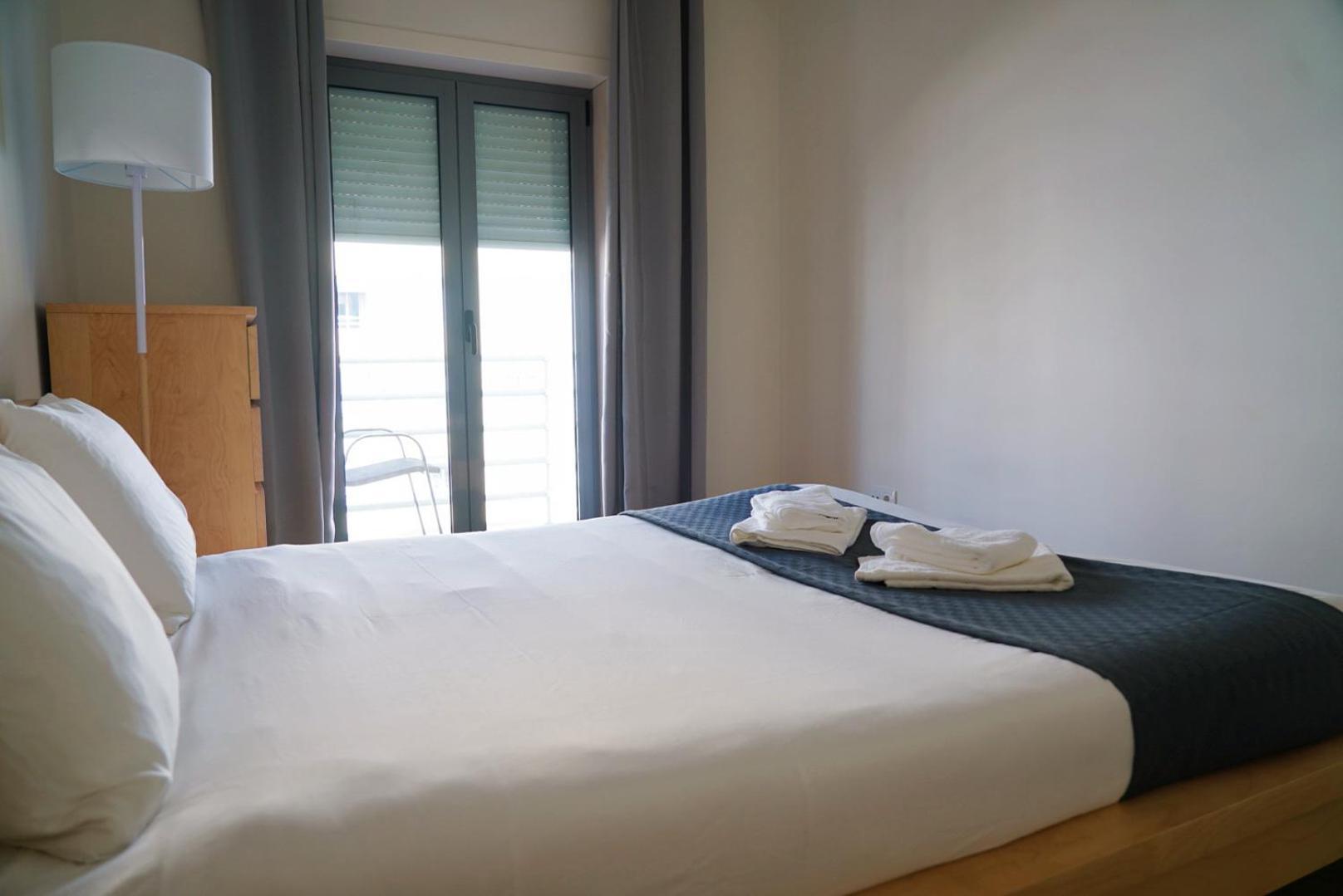 Always On The Way - Road In Montijo, Lisbon Apartment *